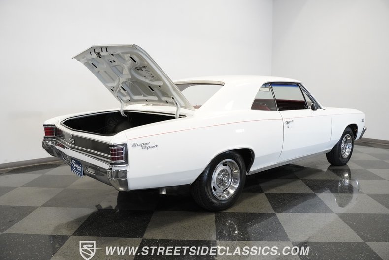 Unknown-Chevelle-1967-White-Red-28