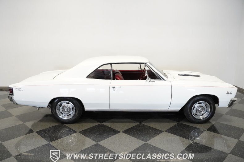 Unknown-Chevelle-1967-White-Red-33