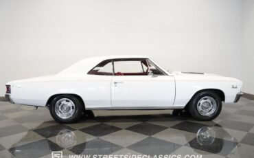 Unknown-Chevelle-1967-White-Red-34