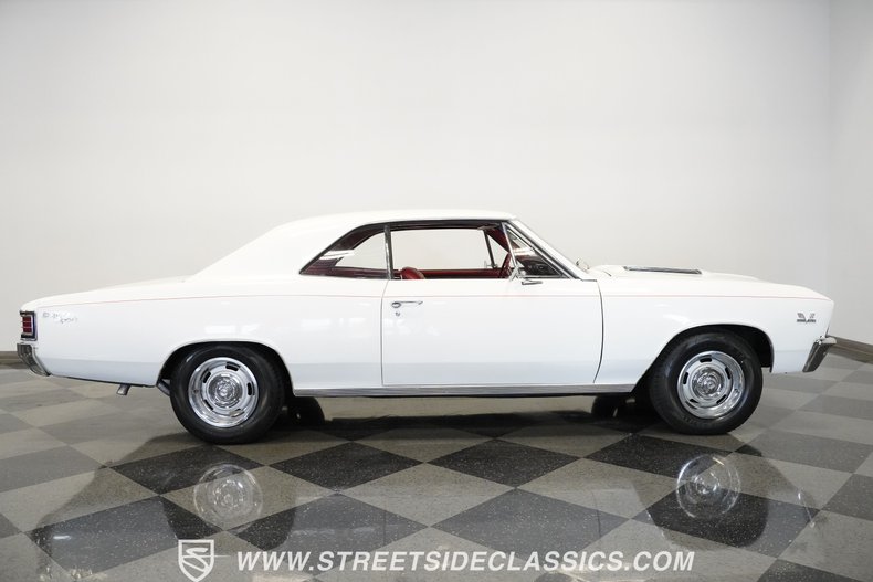 Unknown-Chevelle-1967-White-Red-34