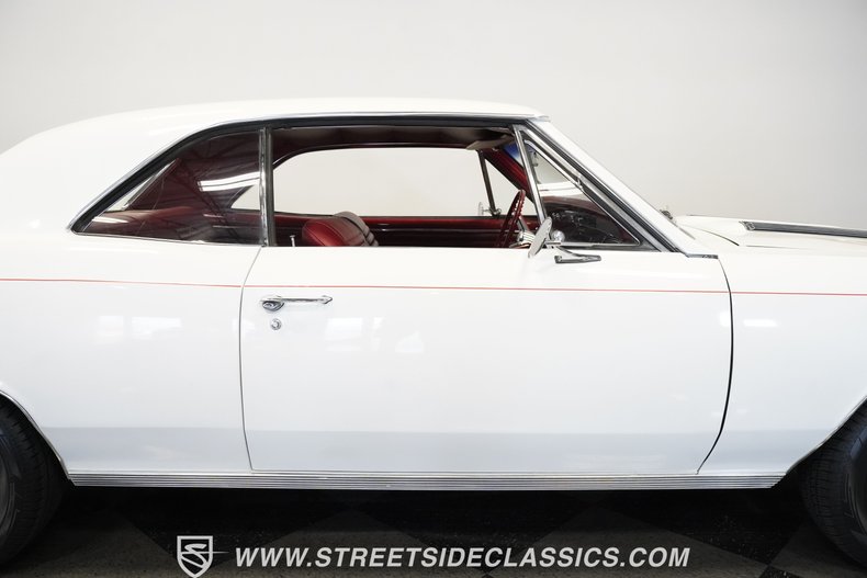 Unknown-Chevelle-1967-White-Red-37