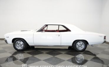 Unknown-Chevelle-1967-White-Red