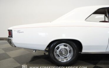Unknown-Chevelle-1967-White-Red-38
