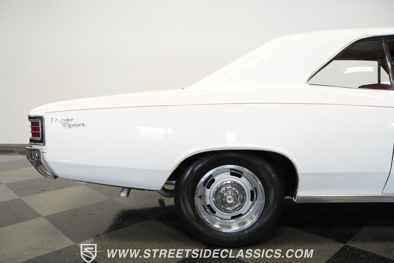 Unknown-Chevelle-1967-White-Red-38