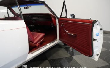 Unknown-Chevelle-1967-White-Red-40