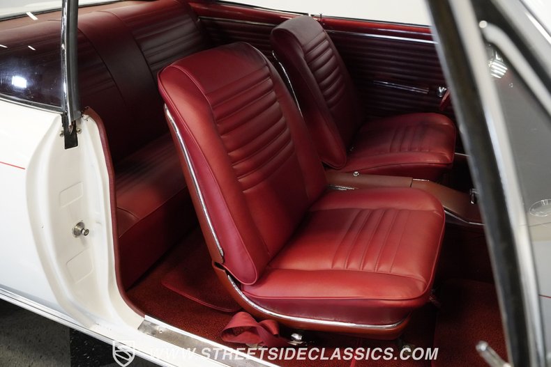 Unknown-Chevelle-1967-White-Red-43