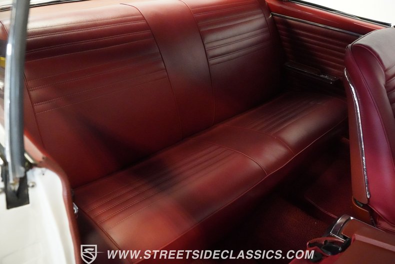 Unknown-Chevelle-1967-White-Red-44