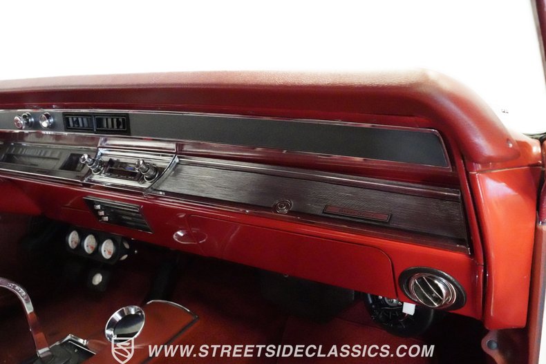 Unknown-Chevelle-1967-White-Red-45