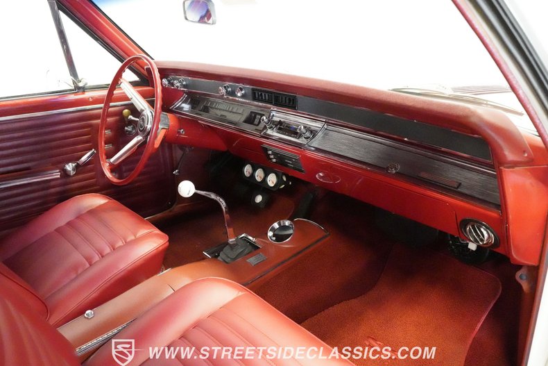 Unknown-Chevelle-1967-White-Red-48