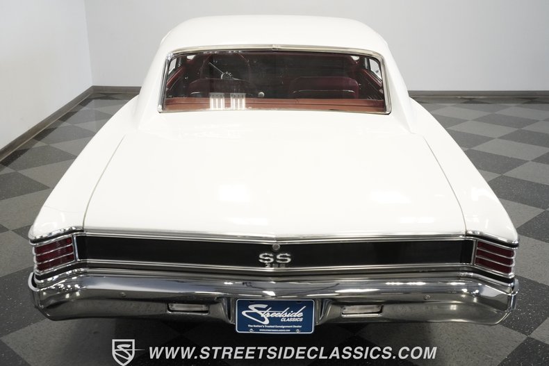 Unknown-Chevelle-1967-White-Red-5