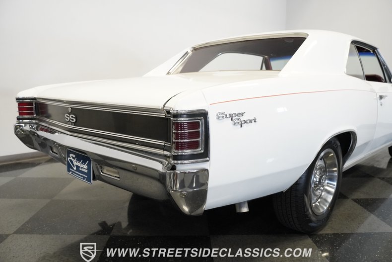 Unknown-Chevelle-1967-White-Red-7