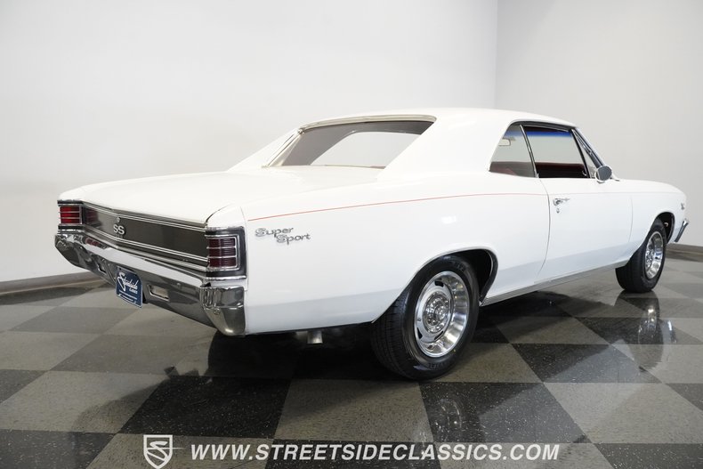 Unknown-Chevelle-1967-White-Red-8