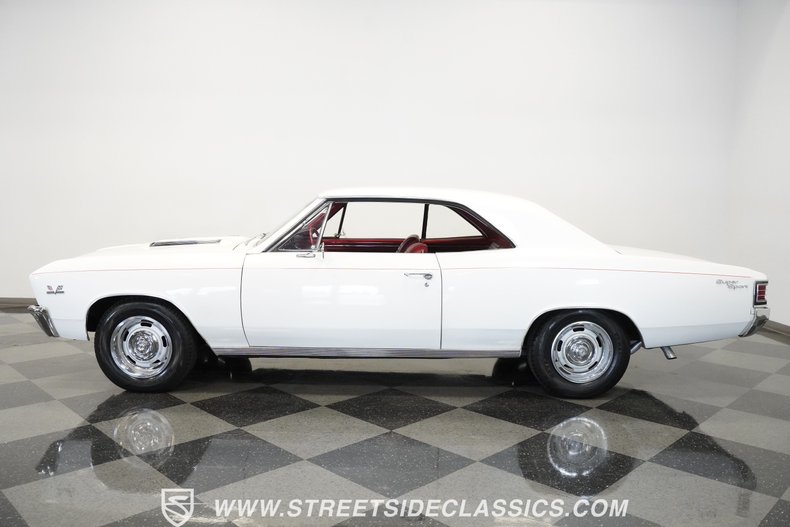 Unknown-Chevelle-1967-White-Red