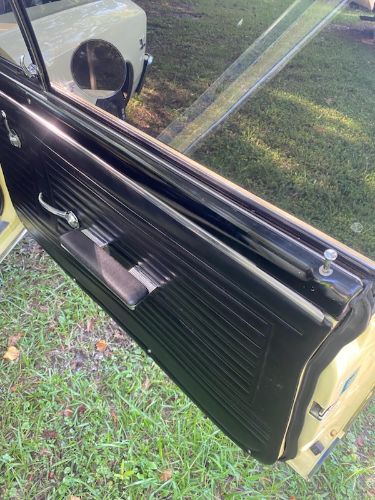 Unknown-Chevelle-1967-Yellow-Black-22