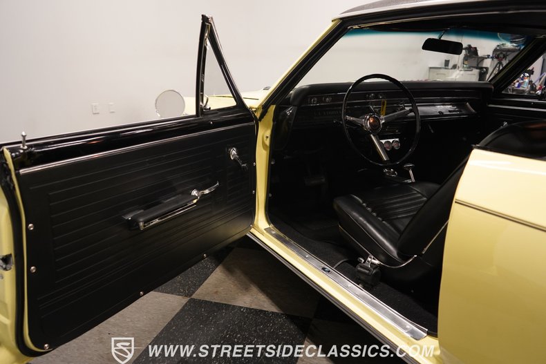Unknown-Chevelle-1967-Yellow-Black-36