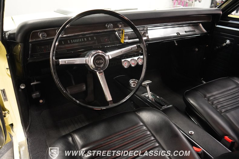 Unknown-Chevelle-1967-Yellow-Black-38