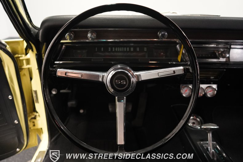 Unknown-Chevelle-1967-Yellow-Black-39