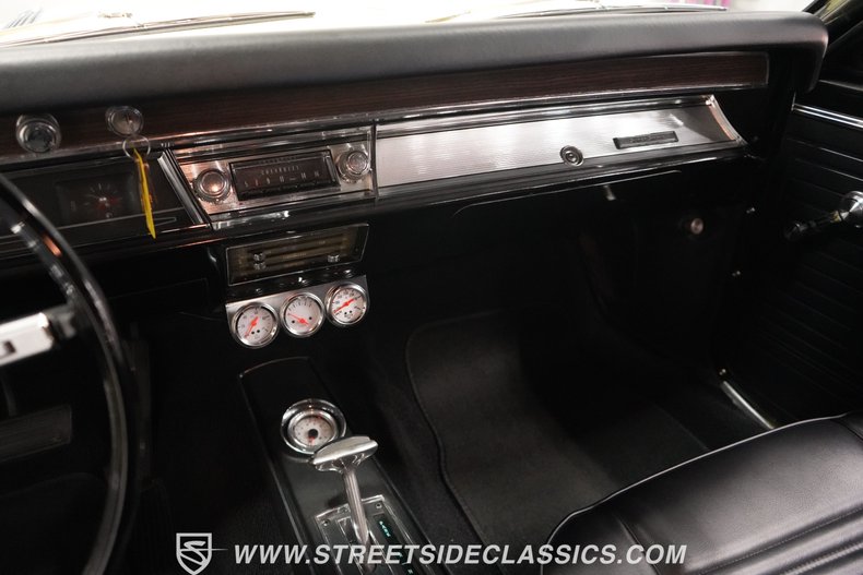 Unknown-Chevelle-1967-Yellow-Black-42