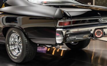 Unknown-Chevelle-1968-Black-Black-31