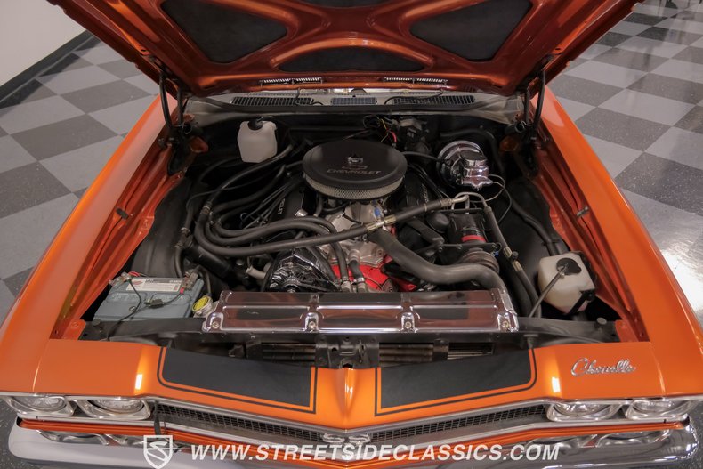 Unknown-Chevelle-1968-Inferno-Orange-Metal-Black-1