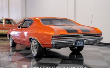 Unknown-Chevelle-1968-Inferno-Orange-Metal-Black-10