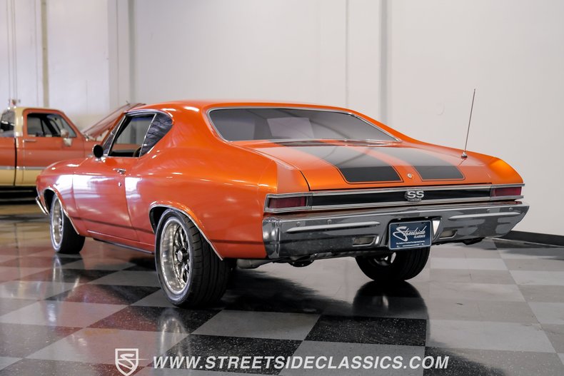 Unknown-Chevelle-1968-Inferno-Orange-Metal-Black-10