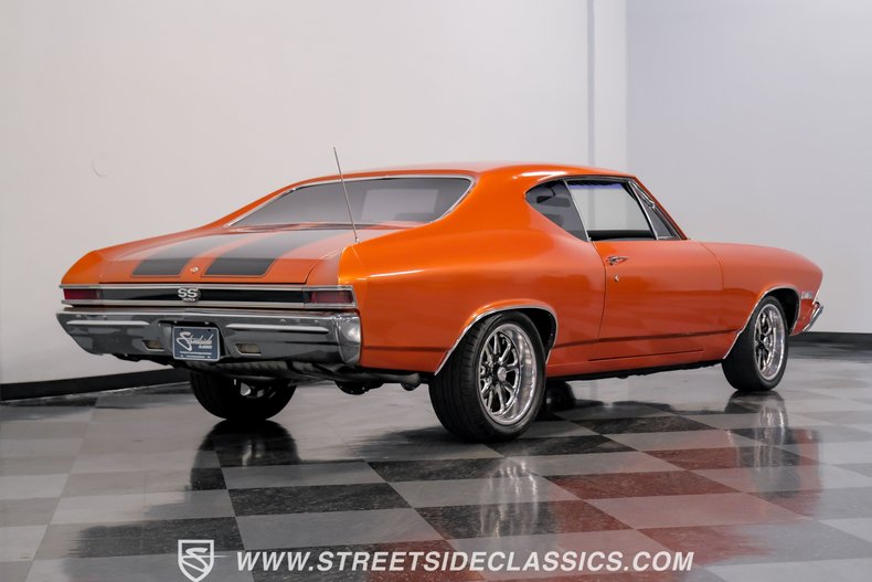 Unknown-Chevelle-1968-Inferno-Orange-Metal-Black-14
