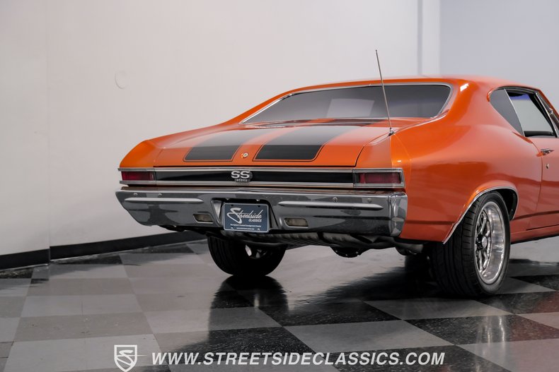 Unknown-Chevelle-1968-Inferno-Orange-Metal-Black-26