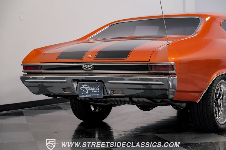 Unknown-Chevelle-1968-Inferno-Orange-Metal-Black-27