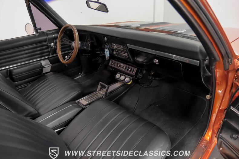 Unknown-Chevelle-1968-Inferno-Orange-Metal-Black-36