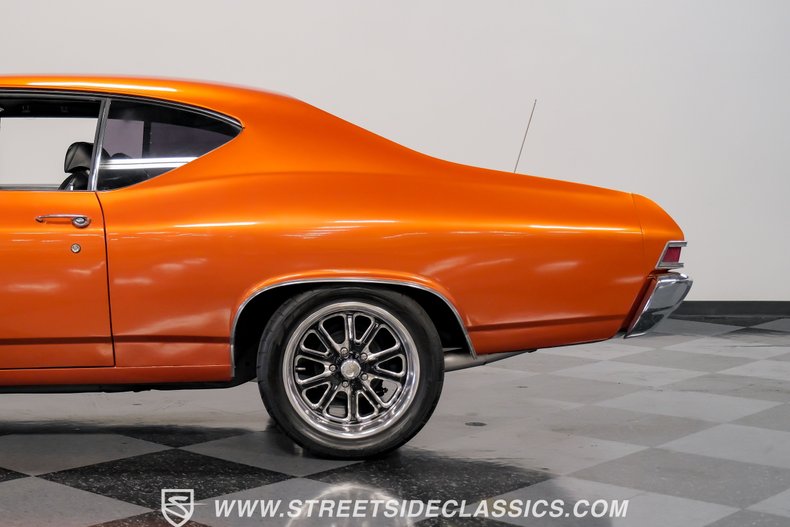Unknown-Chevelle-1968-Inferno-Orange-Metal-Black-7