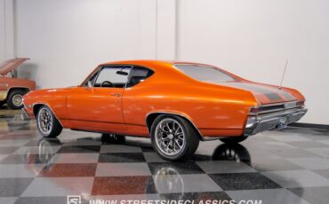 Unknown-Chevelle-1968-Inferno-Orange-Metal-Black-8