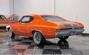 Unknown-Chevelle-1968-Inferno-Orange-Metal-Black-9
