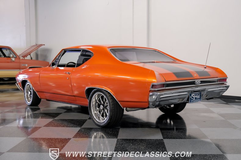Unknown-Chevelle-1968-Inferno-Orange-Metal-Black-9