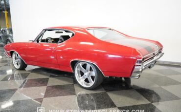 Unknown-Chevelle-1968-Red-Black-19