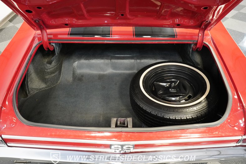 Unknown-Chevelle-1968-Red-Black-26