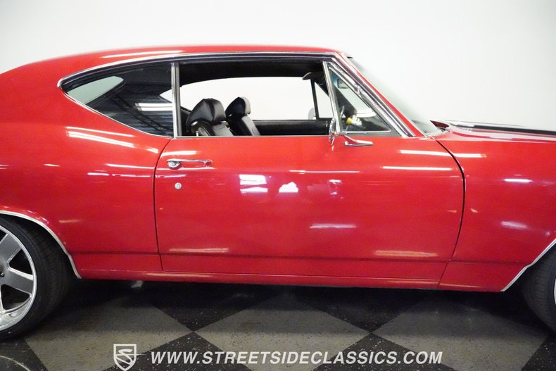 Unknown-Chevelle-1968-Red-Black-39