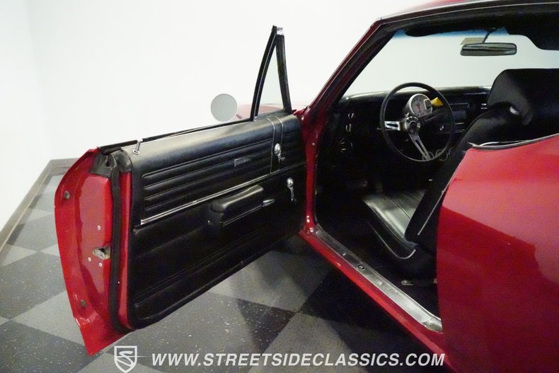 Unknown-Chevelle-1968-Red-Black-47