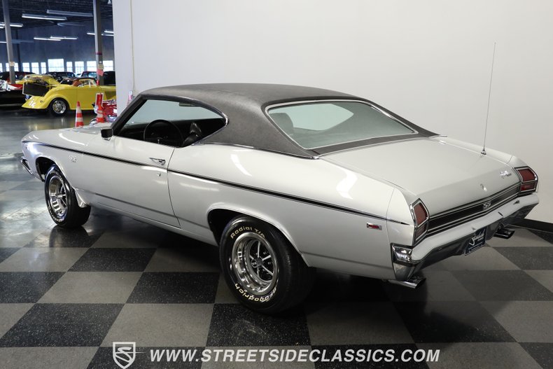 Unknown-Chevelle-1969-Cortez-Silver-Black-11