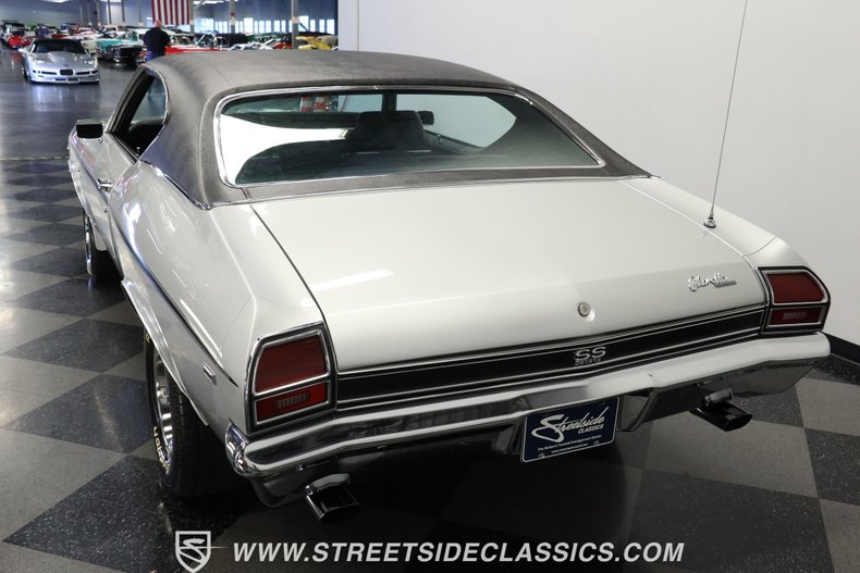 Unknown-Chevelle-1969-Cortez-Silver-Black-12