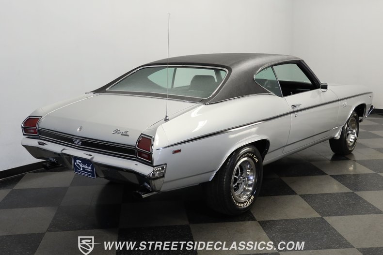 Unknown-Chevelle-1969-Cortez-Silver-Black-15