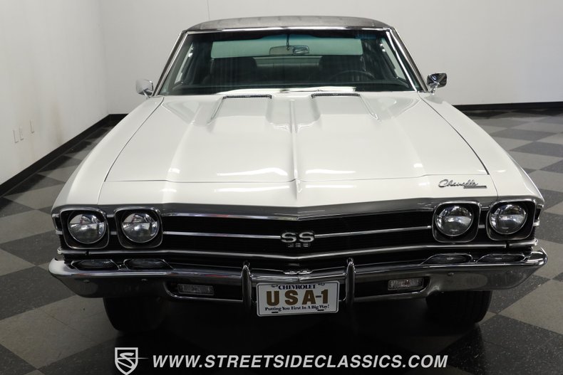 Unknown-Chevelle-1969-Cortez-Silver-Black-20
