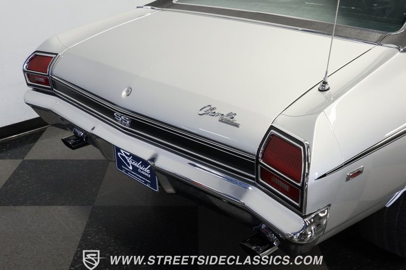 Unknown-Chevelle-1969-Cortez-Silver-Black-26