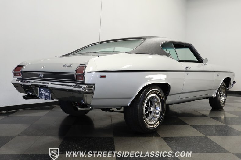 Unknown-Chevelle-1969-Cortez-Silver-Black-27