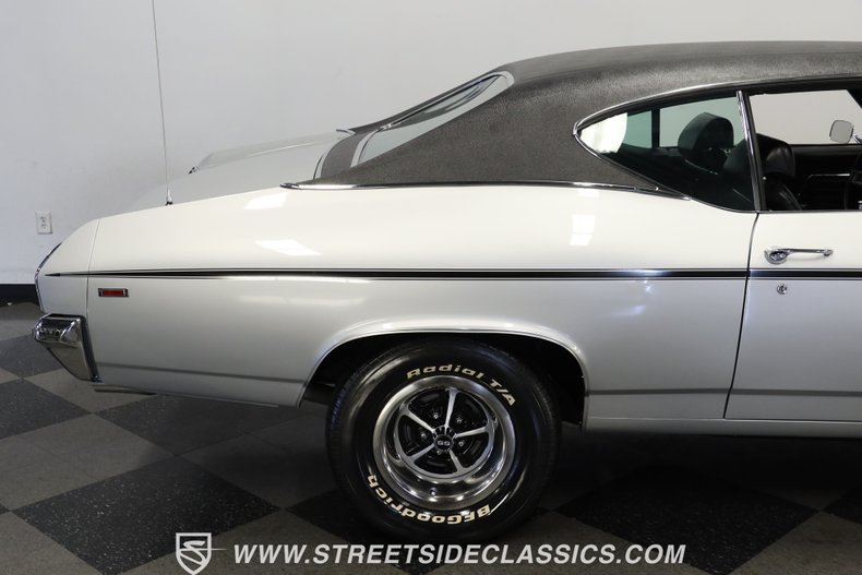 Unknown-Chevelle-1969-Cortez-Silver-Black-29