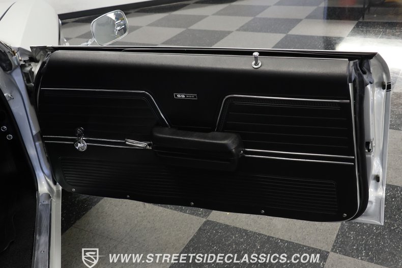 Unknown-Chevelle-1969-Cortez-Silver-Black-3