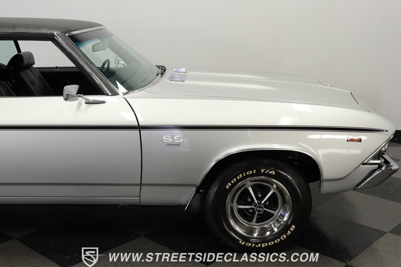 Unknown-Chevelle-1969-Cortez-Silver-Black-30