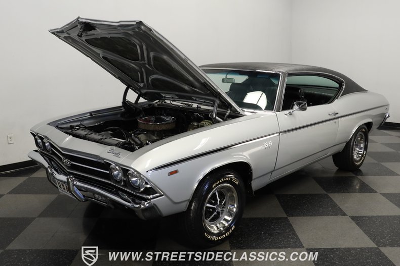 Unknown-Chevelle-1969-Cortez-Silver-Black-31