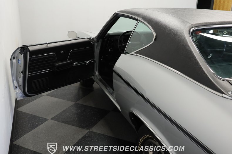 Unknown-Chevelle-1969-Cortez-Silver-Black-34