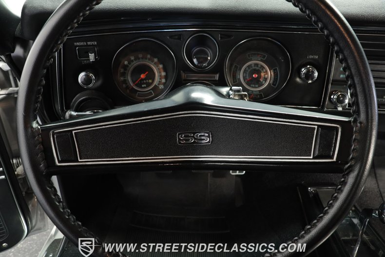 Unknown-Chevelle-1969-Cortez-Silver-Black-36